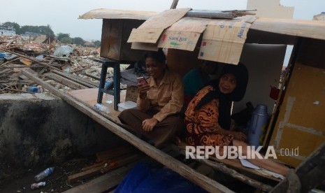 Warga korban penggusuran permukiman Pasar Ikan