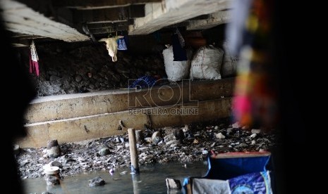  Aktifitas Warga Penyandang Masalah Kesejahteraan Sosial (PMKS) di salah satu kolong jembatan. Ilustrasi