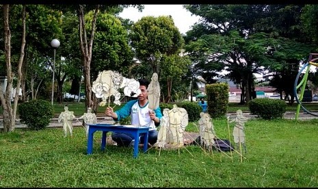 Aktivis Framework Convention on Tobacco Control atau Warrior FCTC mendukung Banjarmasin menjadi kota layak anak tanpa iklan rokok. Kampanye pesan itu disuarakan melalui pementasan Wayang FCTC di Taman Kamboja, Banjarmasin, Ahad (11/3).