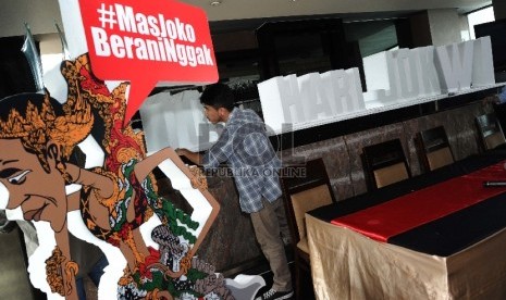 Aktivis kontras menata karya seni ,100 Hari Pertama Jokowi-Kalla Mau dibawa Ke mana Hak Asasi Kita? di Jakarta, Selasa (3/2).(Republika/ Tahta Aidilla)