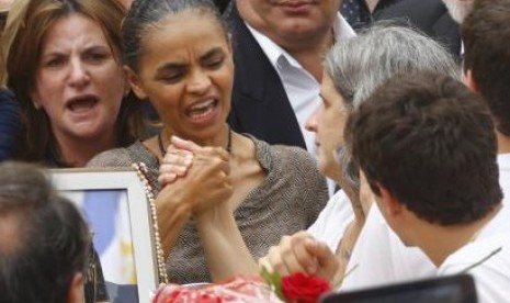 Aktivis Lingkungan, Marina Silva akan bertarung memperebutkan kursi presiden Brasil pada Oktober mendatang. Jajak pendapat menyebutkan Silva diyakini mampu memenangkan pertarungan tersebut.