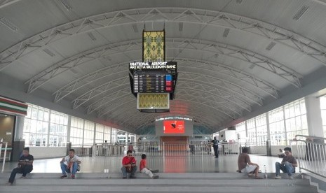 Aktivitas di Lombok International Airport (LIA) tampak lengang pada Sabtu (9/2).