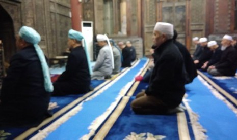 Aktivitas di Masjid Huajue, Xian, Cina, Jumat (27/10).