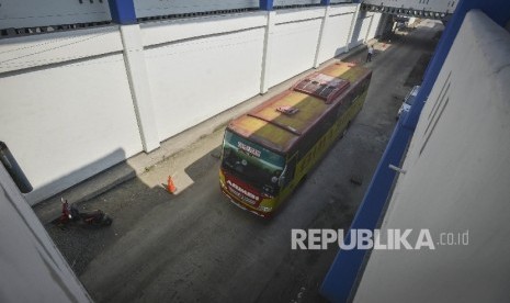  Aktivitas di Terminal Terpadu Merak, Banten, Selasa (6/6). 