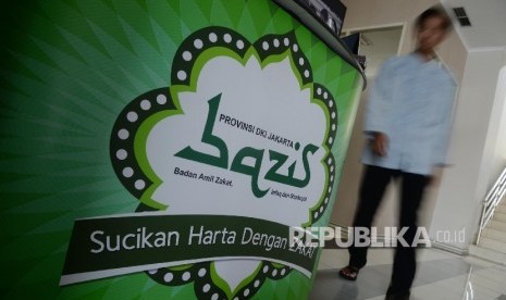 Aktivitas di Unit Pengumpul Zakat (UPZ) Bazis DKI Jakarta, Selasa (27/12).