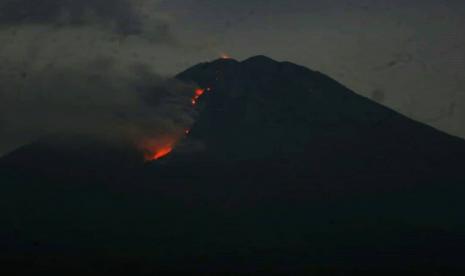 Aktivitas Gunung Semeru mengalami peningkatan sejak Jumat (27/11).