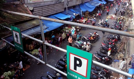 Aktivitas jual beli di Pasar Bogor, Kota Bogor, Jawa Barat. Jalan di sekitar Pasar Bogor termasuk 12 titik rawan macet di Bogor. (Ilustrasi)