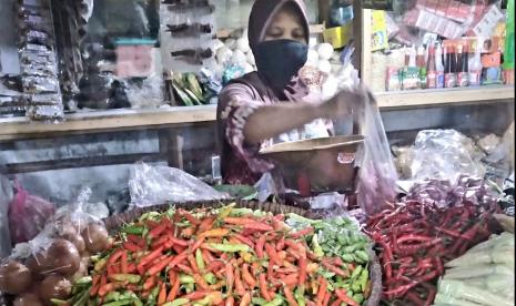  Aktivitas pedagang berbagai komoditas pokok masyarakat di pasar (ilustrasi) 