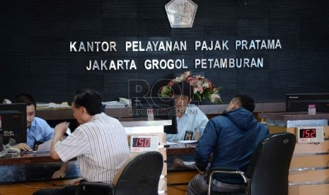 Aktivitas pelayanan adminstrasi pajak di Kantor Pelayanan Pajak Pratama Jakarta Grogol Petamburan.