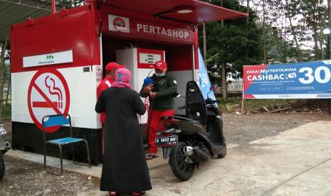 Aktivitas pelayanan Pertashop di pedesaan, wilayah Kabupaten Pekalongan, Jawa Tengah, baru- baru ini. Sejak diluncurkan Februari 2020 hingga saat ini, Pertashop telah tersedia di 68 desa yang ada di wilayah Provinsi Jawa Tengah dan Daerah Istimewa Yogyakarta (DIY).