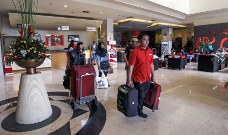 Aktivitas pengunjung di sebuah hotel di kawasan Malioboro, DIY, Selasa (13/12/2022). Menurut Perhimpunan Hotel dan Restoran Indonesia (PHRI) DIY okupansi hotel di Yogyakarta meningkat dipicu tingginya kunjungan wisatawan untuk menikmati libur panjang 