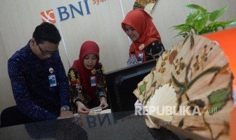  Aktivitas perbankan di kantor BNI Syariah. ilustrasi 