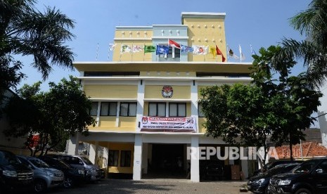  Aktivitas persiapan penerimaan pendaftaran bakal calon perseorangan Pilgub DKI Jakarta 2017 di Kantor KPUD DKI Jakarta, Jakarta, Rabu (3/8).