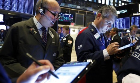 Bursa Wall Street bervariasi pada akhir perdagangan Rabu (2/12), dengan S&P 500 naik ke rekor penutupan tertinggi dan indeks Nasdaq merosot.