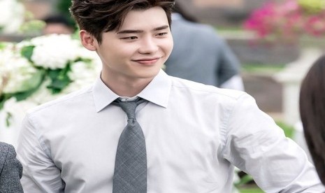 Aktor asal Korea Selatan Lee Jong Suk