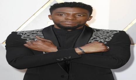 Aktor Chadwick Boseman terkenal sebagai pemaran Black Panther. Boseman meninggal dunia setelah berjuang melawan kanker kolon pada 2020. 