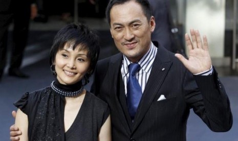 Aktor Ken Watanabe bersama istrinya Kaho Minami.