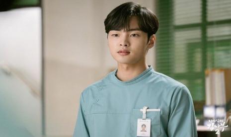 Aktor Kim Min-jae saat bermain di drama Dr Romantic. Min-jae akan memulai aktivitas wajib militernya pada 18 September 2023.