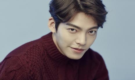 Aktor Kim Woo-bin. Woo-bin buka-bukaan soal penyakit kanker yang dideritanya.