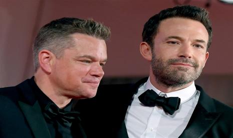 Aktor Matt Damon (kiri) dan Ben Affleck. Potongan monolog film Air rilisan perusahaan Damon-Affleck dipakai untuk materi kampanye Donald Trump.