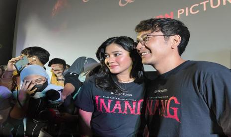 Aktor Naysila Mirdad dan Dimas Anggara dalam jumpa pers film horror-thriller INANG di Epicentrum XXI, Jakarta Selatan, Rabu (14/9). 