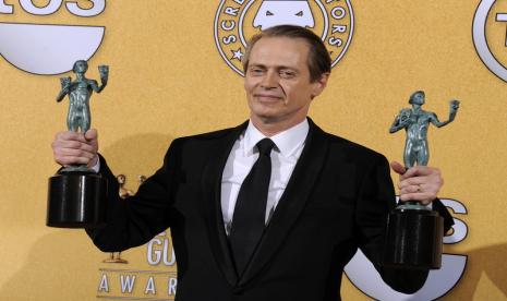 Aktor Steve Buscemi pernah bekerja sebagai petugas pemadam kebakaran pada tahun 1980-an. Ia mengajukan diri sebagai relawan dalam upaya pencarian korban dan pemulihan pasca tragedi 9/11.