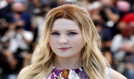 Aktris Abigail Breslin pernah terjebak dalam hubungan kasar selama dua tahun. Dia mengaku masih berjuang sebagai penyintas KDRT.