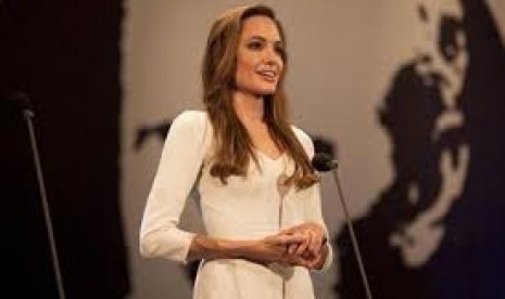 Aktris Angelina Jolie mengkritik militan ISIS.