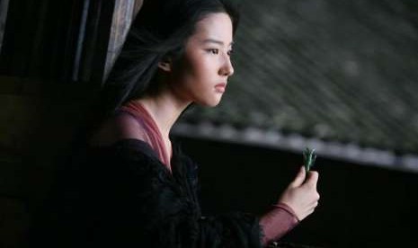 Aktris asal Cina Liu Yifei yang akan berperan sebagai Mulan.