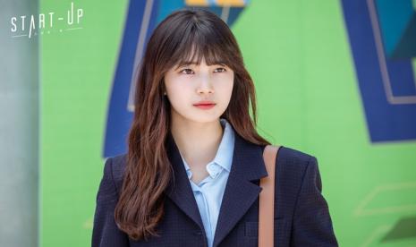 Aktris asal Korea Selatan, Bae Suzy, termasuk dalam 10 aktris Korea Selatan yang sangat sukses di industri drama dan film.