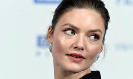 Aktris Holliday Grainger akan main di film Mickey7. Peran di film arahan sutradara Bong Joon-Ho itu disebut sebagai peran paling bergengsi sepanjang karier Grainger.