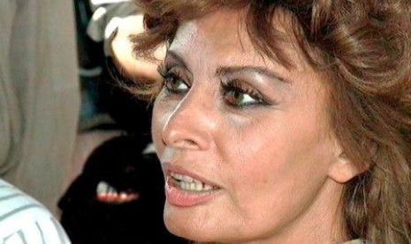 Aktris Italia dan bintang Hollywood, Sophia Loren.