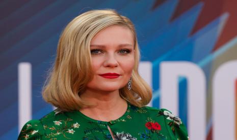 Aktris Kirsten Dunst berperan sebagai Mary-Jane Watson dalam film Spider-Man (2002), Spider-Man 2 (2004), dan Spider-Man 3 (2007).