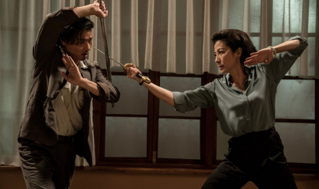 Aktris Michelle Yeoh mempertontonkan adegan laga ciamik di film Master Z: The Ip Man Legacy. Yeoh mendapat gelar doktor kehormatan seni rupa dari American Film Institute. 