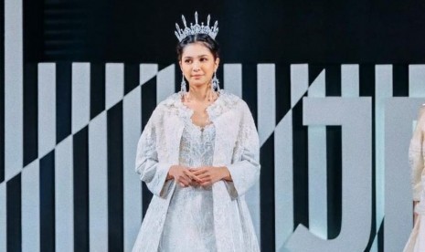 Aktris Mika Tambayong dalam balutan busana yang terinspirasi film Maleficent: Mistress of Evil di Jakarta Fashion Week (JFW) 2019.