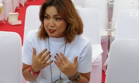 Mengasuh kedua anaknya, aktris Nirina Zubir menerapkan pola disiplin makan dan olahraga seperti yang dijalankan atlet.