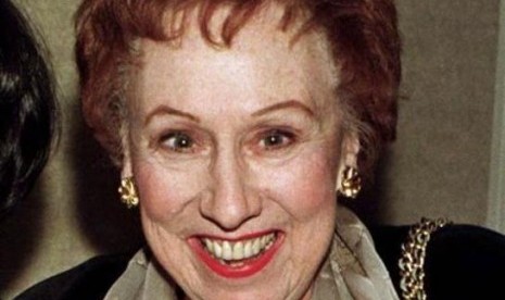 Aktris peraih Emmy Award, Jean Stapleton, meninggal dunia.