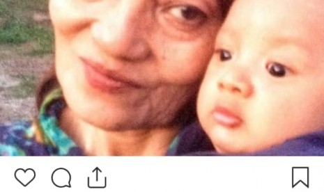 Akun instagram Indra Qadarsih yang menyampaikan berita duka tentang meninggalnya ibunya, Titi Qadasrih.