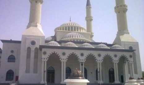 UEA Lanjutkan Sholat Tarawih Ramadhan Tahun Ini. Foto:  Al Farooq, Masjid terbesar di Dubai yang juga difungsikan sebagai pusat studi Islam