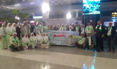 Al-Zahra Tour and Travel memberangkatkan 85 jamaah umrah yang tergabung dalam paket spesial milad kedua, Sabtu(9/3).