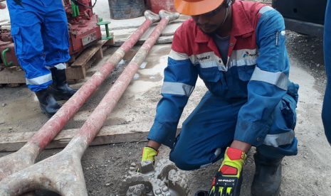 Alat pengeboran minyak Rig Cyber milik anak perusahaan PT Pertamina EP yaitu PT Pertamina Drilling Service Indonesia (PDSI) di lapangan atau wilayah kerja Jatisari-9, Kabupaten Subang, Jawa Barat, Kamis (1/2). 