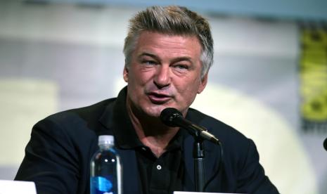 Aktor Alec Baldwin tak sengaja tembak kru film di lokasi syuting 'Rust'.