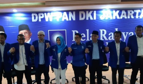 aleg terpilih Dapil  V DKI Jakarta, Zita Anjani (berjilbab).