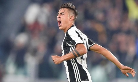 Paulo Dybala usai mencetak gol ke gawang Udinese, Ahad (16/10).