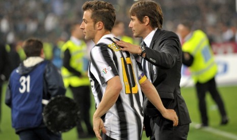 Alessandro Del Piero bersama pelatih Antonio Conte, setelah gagal meraih titel Coppa Italia