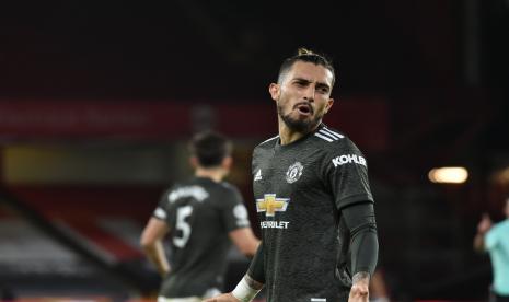 Alex Telles dari Manchester United, bereaksi saat pertandingan sepak bola Liga Utama Inggris antara Sheffield United melawan Manchester United di stadion Bramall Lane di Sheffield, Inggris, Kamis, 17 Desember 2020. Manchester United memenangkan pertandingan 3-2.