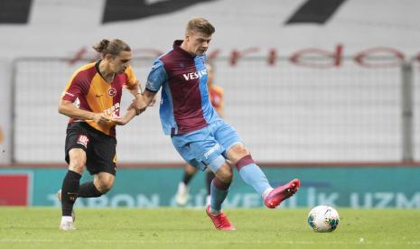 Alexander Sorloth (kanan), pemain baru RB Leipzig.