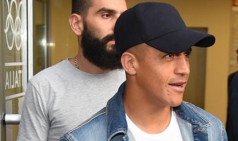 Alexis Sanchez tiba di kantor Coni (Komite Olimpiade Italia) di Milan untuk pemeriksaan medis sebelum penandatanganannya untuk Inter Milan, di Milan, Italia, 28 Agustus 2019. 