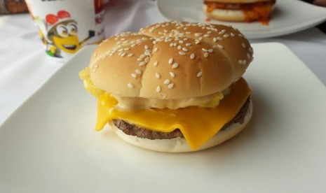 Alfredo Italian Burger dari McDonald's.