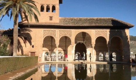 Kritik atas Hagia Sophia, Banyak Masjid Eropa Jadi Gereja. Alhambra merupakan sebuah kompleks istana dan benteng peninggalan bersejarah sekaligus bukti jejak peradaban Islam di Eropa.